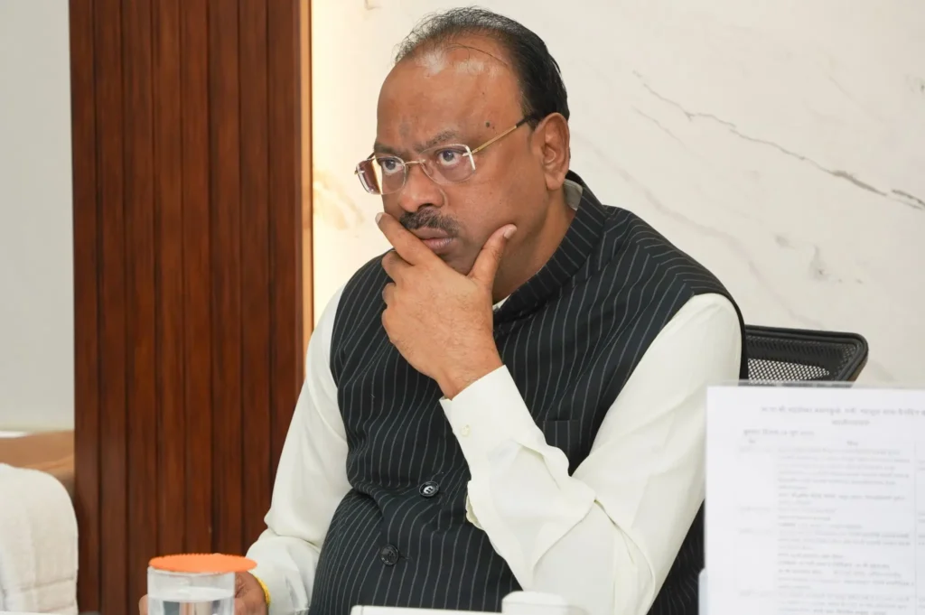 Allegations of surveillance in Maharashtra: Minister and poet in the news ahead of local elections